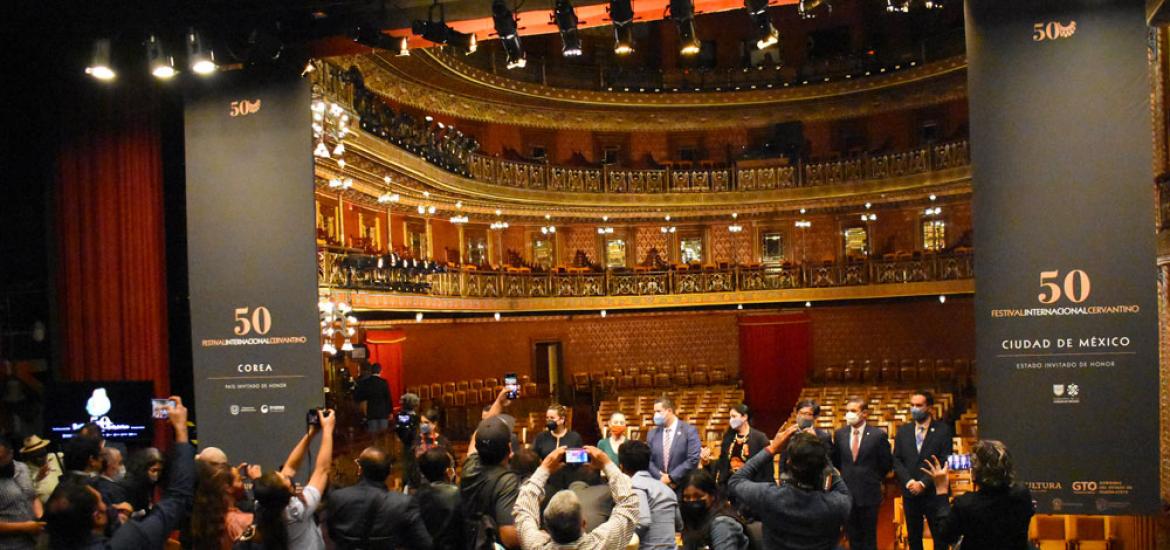 Página Zero - teatro juarez remodelación desierta