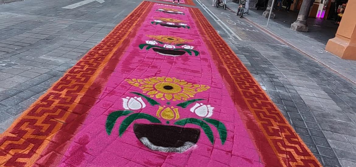 Tlaxcala Capital luce alfombras para la ‘Bajada’ de la Virgen de Ocotlán