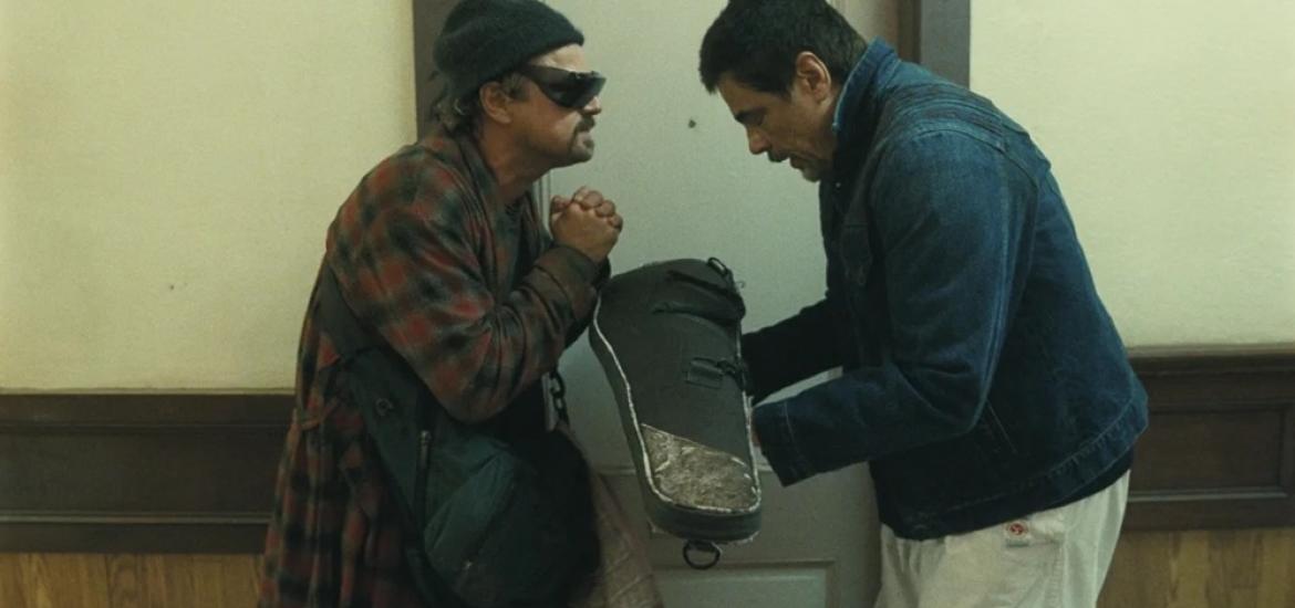 Leonardo DiCaprio y Benicio del Toro en One Battle After Another