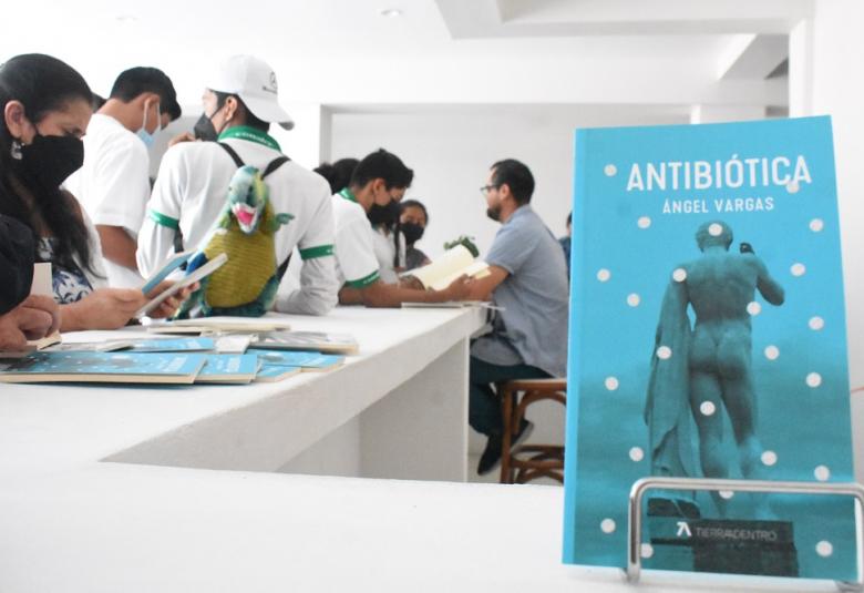 Página Zero - antibiotica