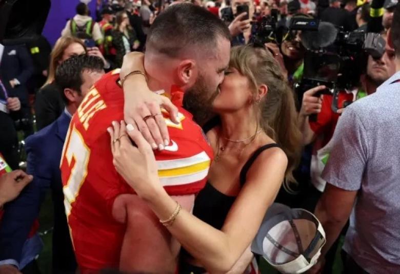 beso de super bowl