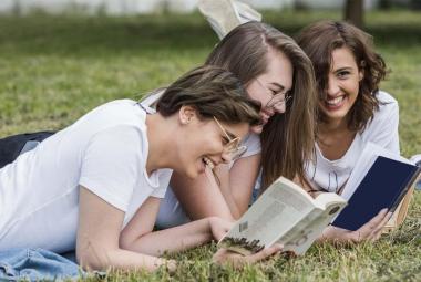jovenes_leyendo